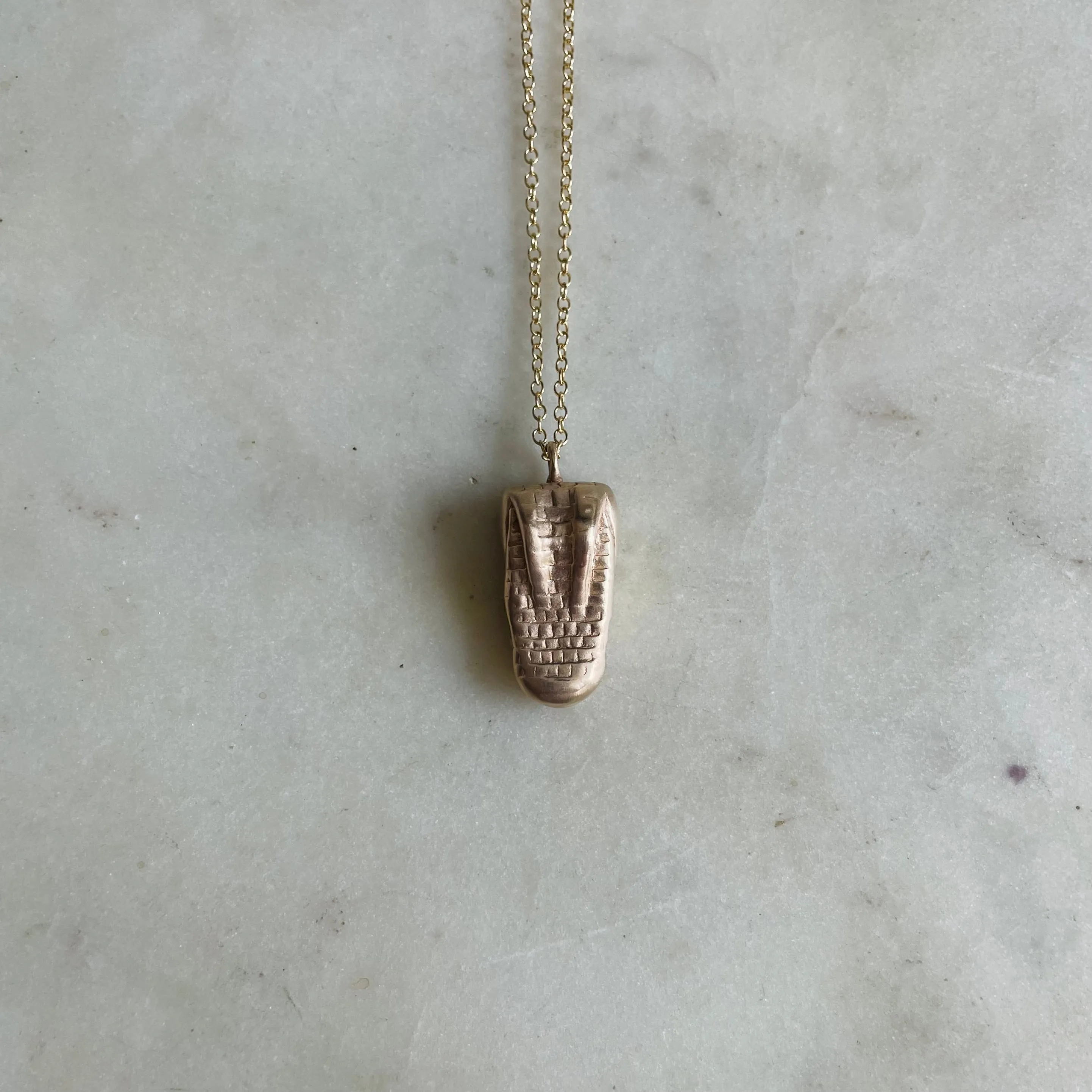 14K GOLD ALLIGATOR PENDANT