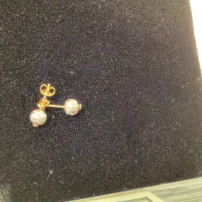 22k Gold Modern Ear 011323 in store