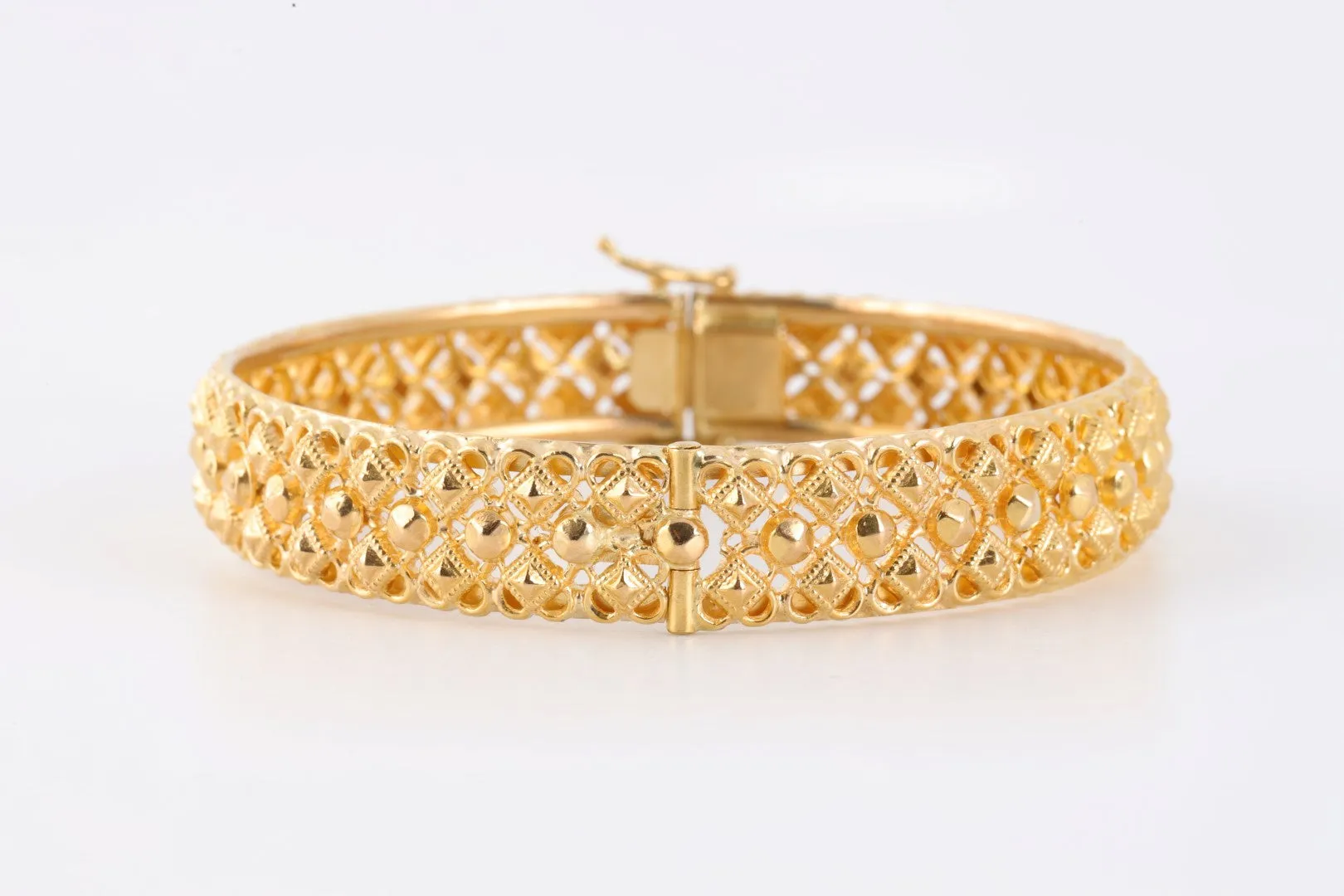 7" 21k Yellow Gold Bangle Bracelet (31.94g.)