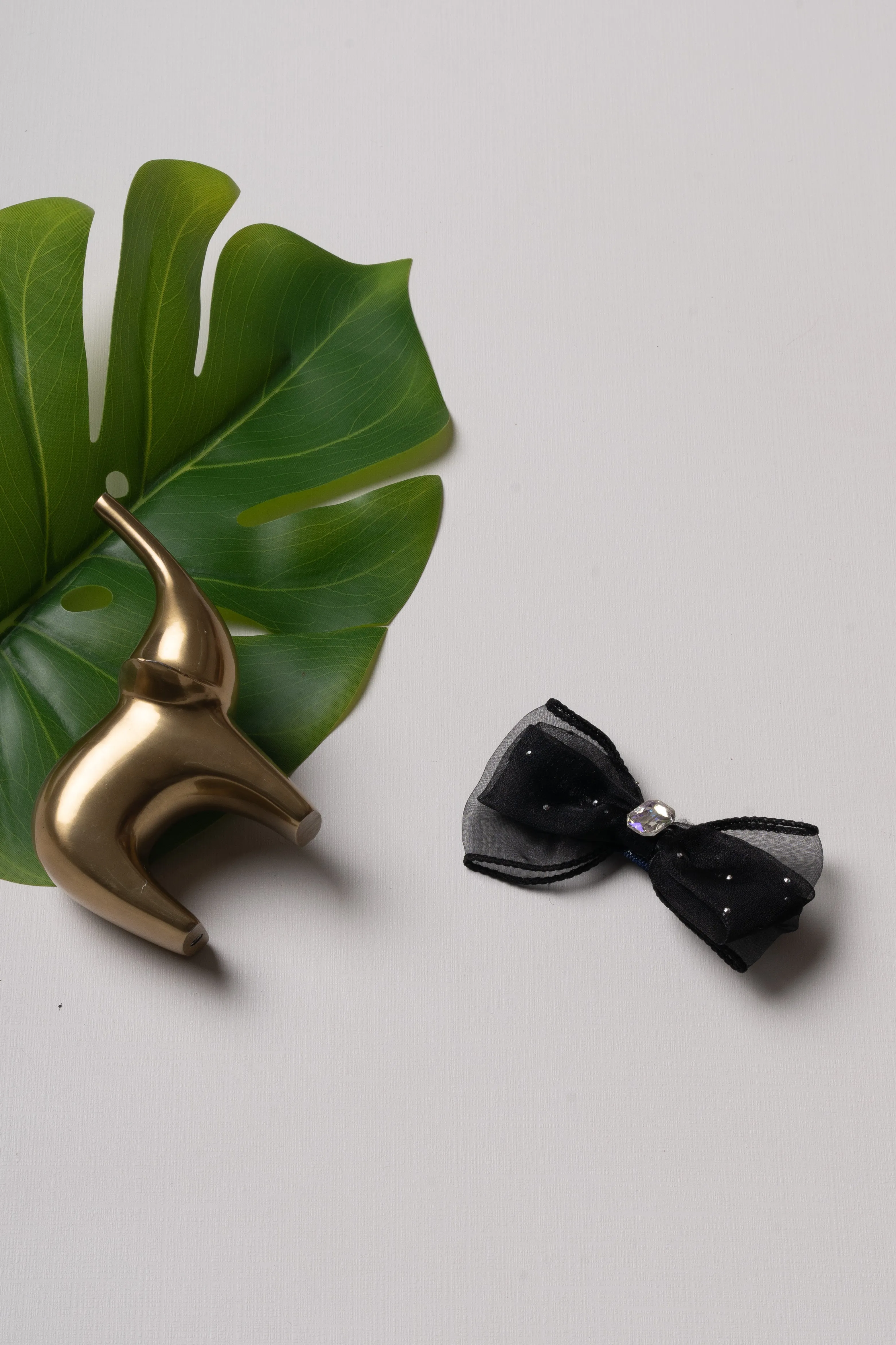 Elegant Black Hair Clip for Timeless Grace