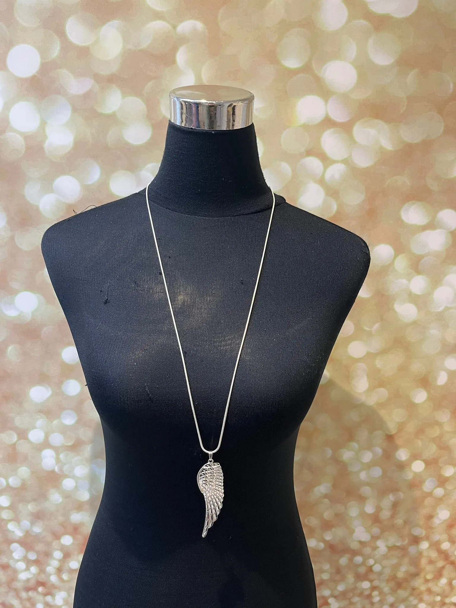 Long pendant necklace